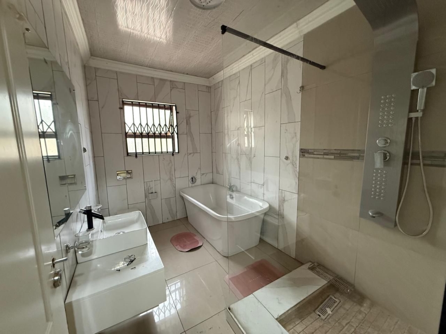 5 Bedroom Property for Sale in Waldrift Gauteng