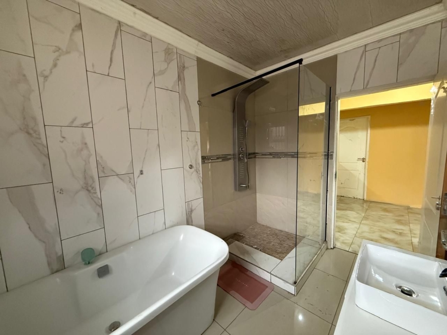 5 Bedroom Property for Sale in Waldrift Gauteng
