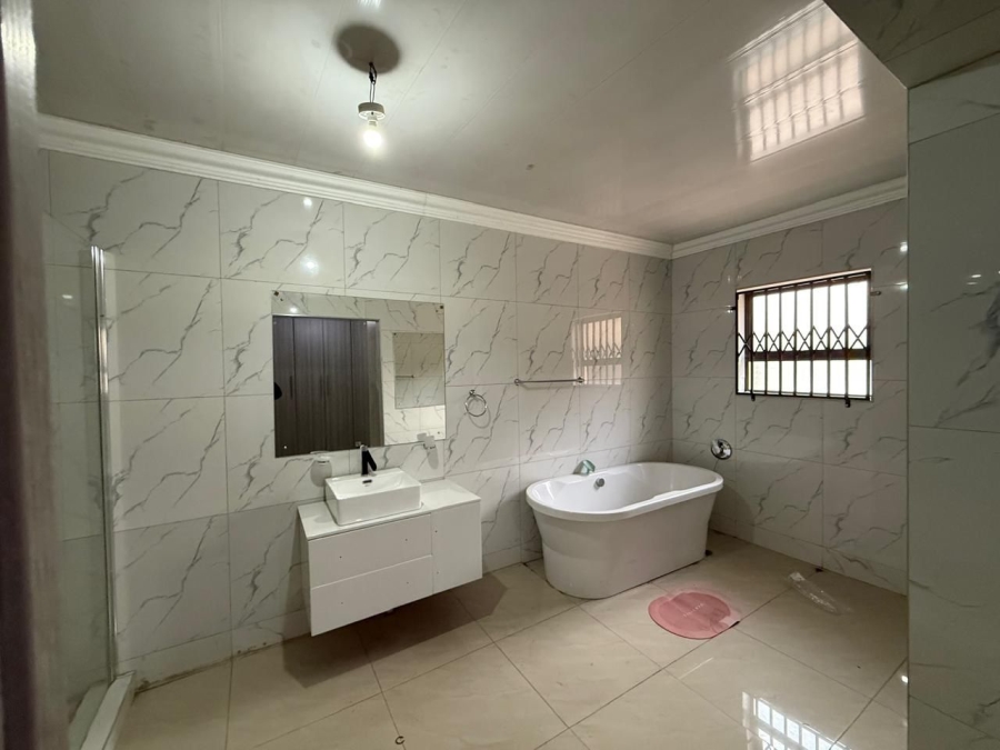 5 Bedroom Property for Sale in Waldrift Gauteng