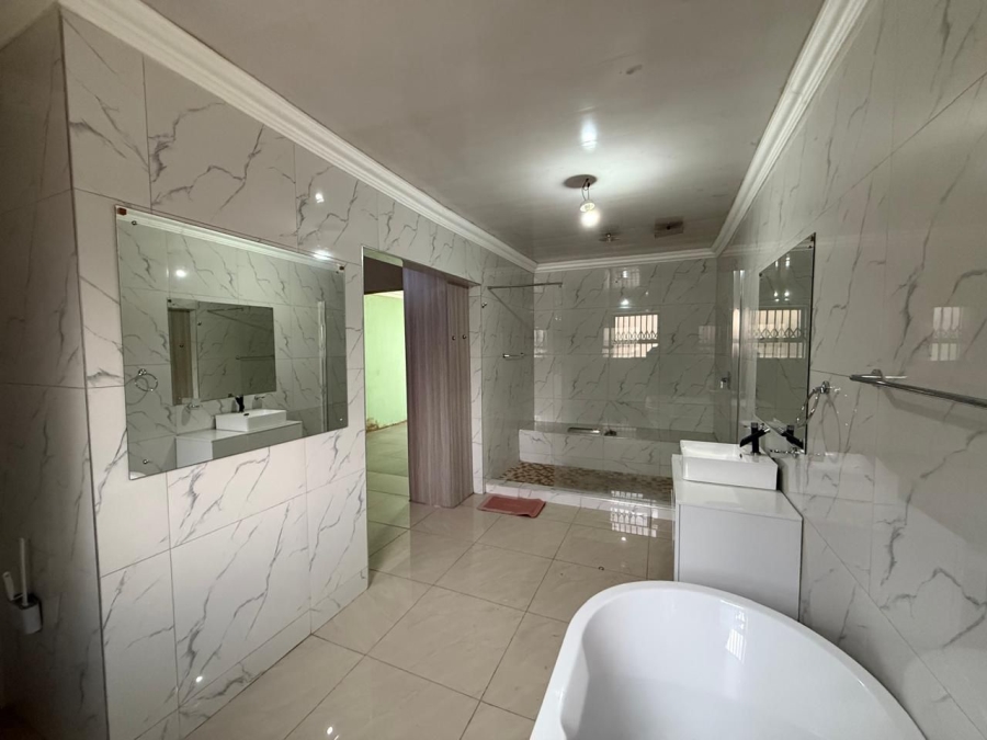 5 Bedroom Property for Sale in Waldrift Gauteng