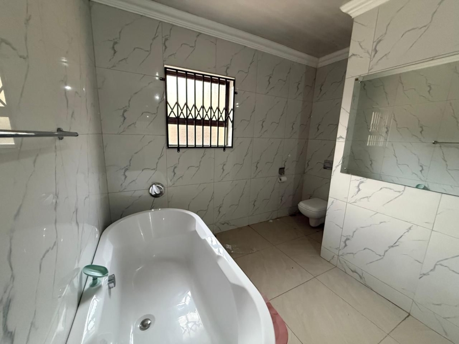 5 Bedroom Property for Sale in Waldrift Gauteng