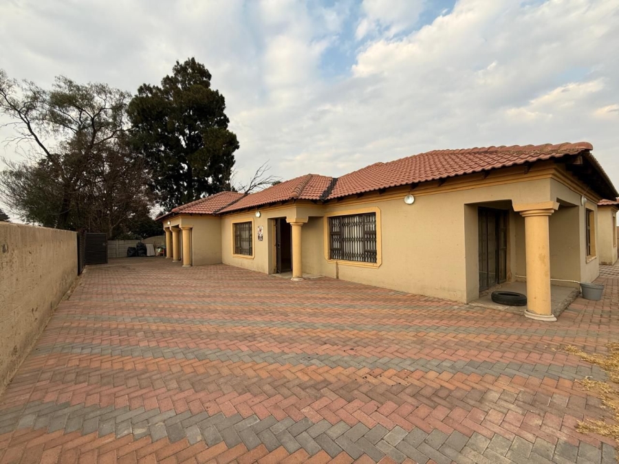 5 Bedroom Property for Sale in Waldrift Gauteng