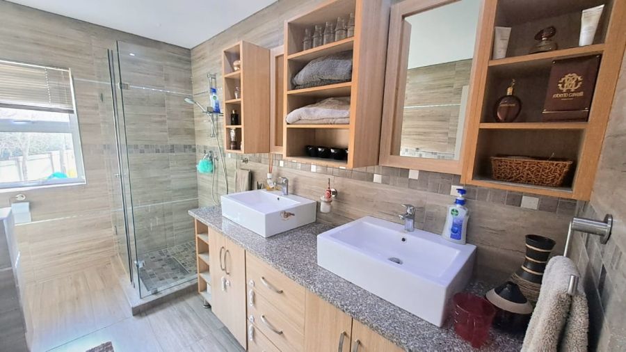 3 Bedroom Property for Sale in Three Rivers Proper Gauteng