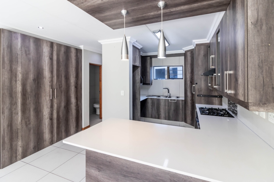 2 Bedroom Property for Sale in Glen Marais Gauteng