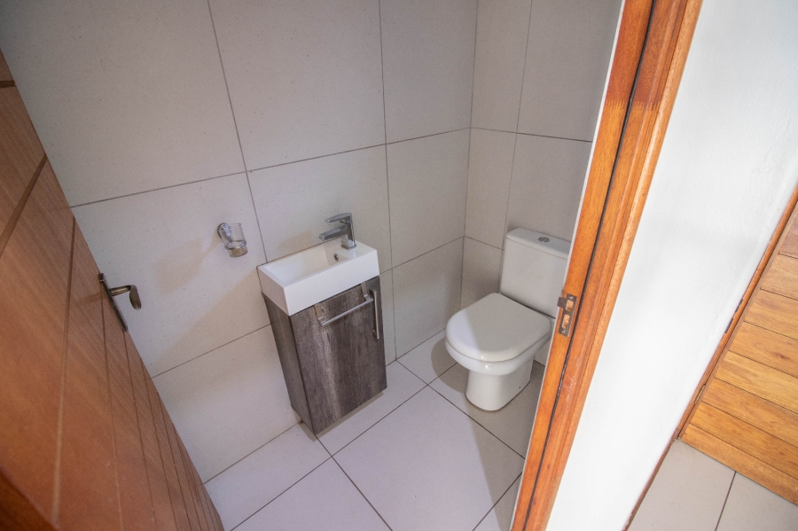 2 Bedroom Property for Sale in Glen Marais Gauteng