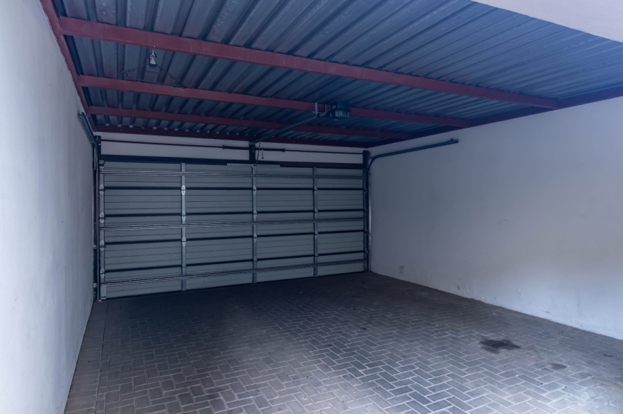 2 Bedroom Property for Sale in Glen Marais Gauteng