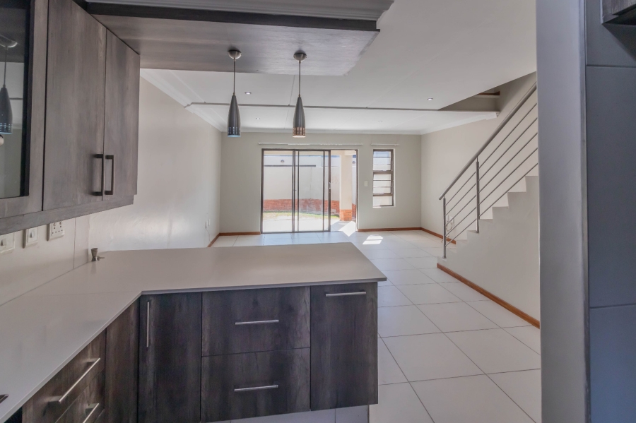 2 Bedroom Property for Sale in Glen Marais Gauteng