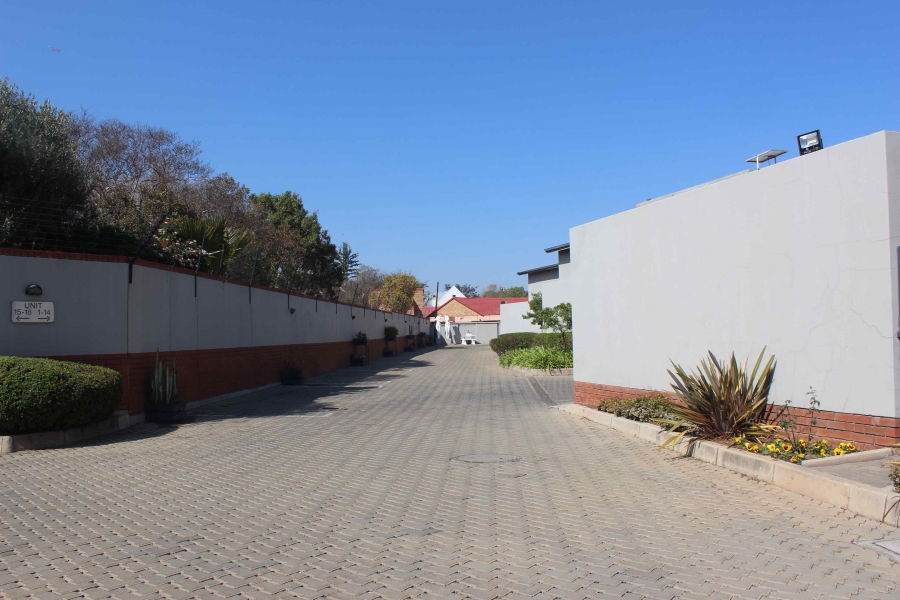 2 Bedroom Property for Sale in Glen Marais Gauteng