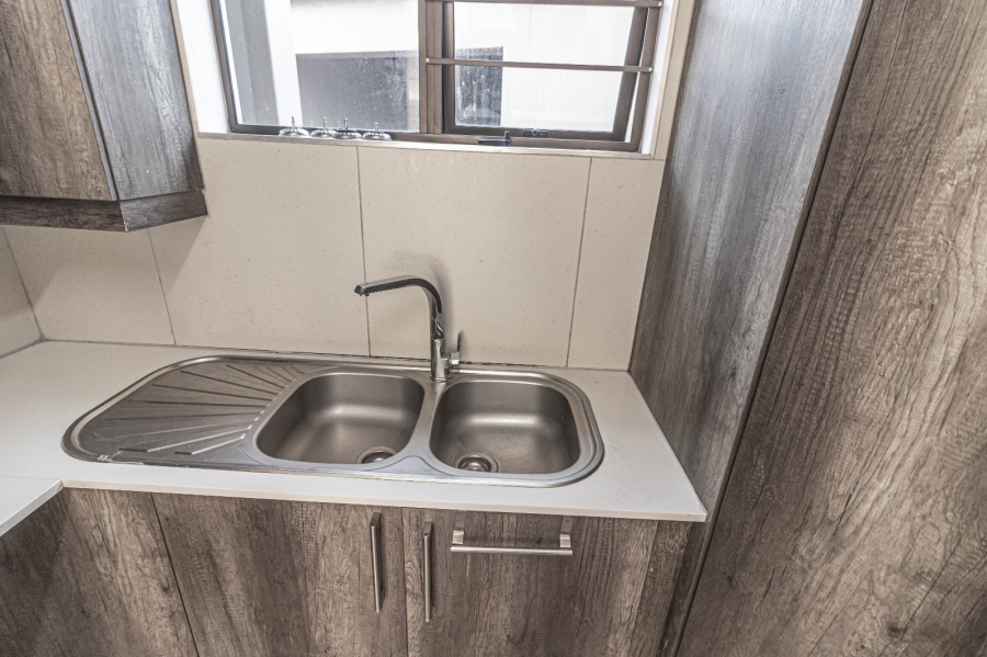 2 Bedroom Property for Sale in Glen Marais Gauteng