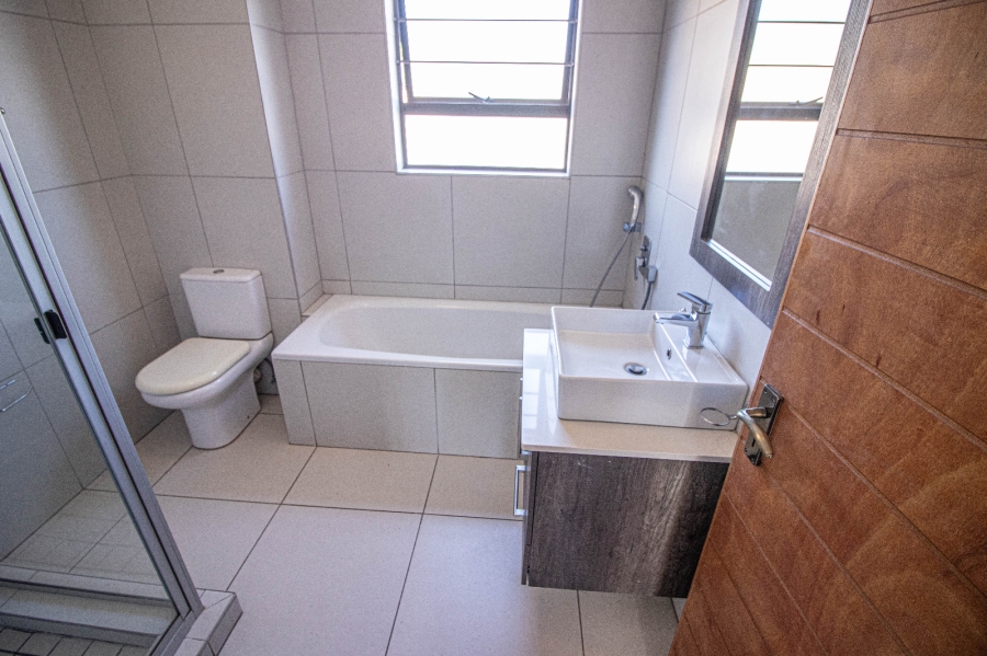 2 Bedroom Property for Sale in Glen Marais Gauteng