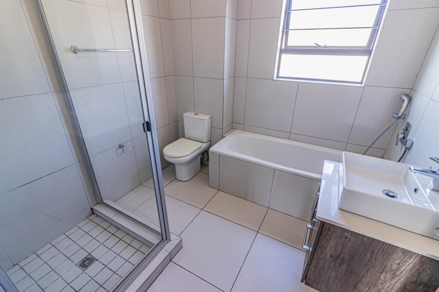 2 Bedroom Property for Sale in Glen Marais Gauteng