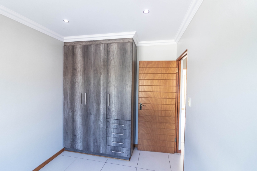 2 Bedroom Property for Sale in Glen Marais Gauteng