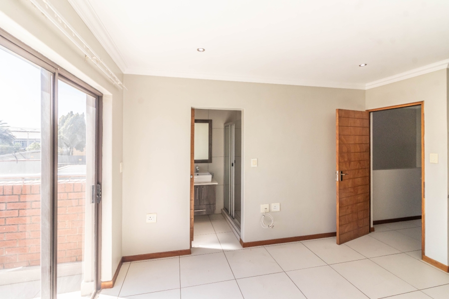 2 Bedroom Property for Sale in Glen Marais Gauteng