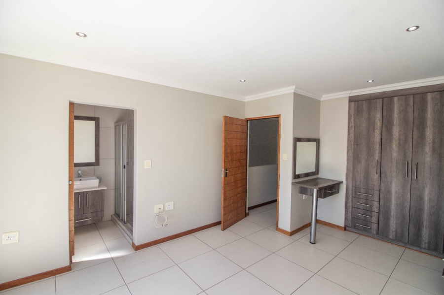 2 Bedroom Property for Sale in Glen Marais Gauteng