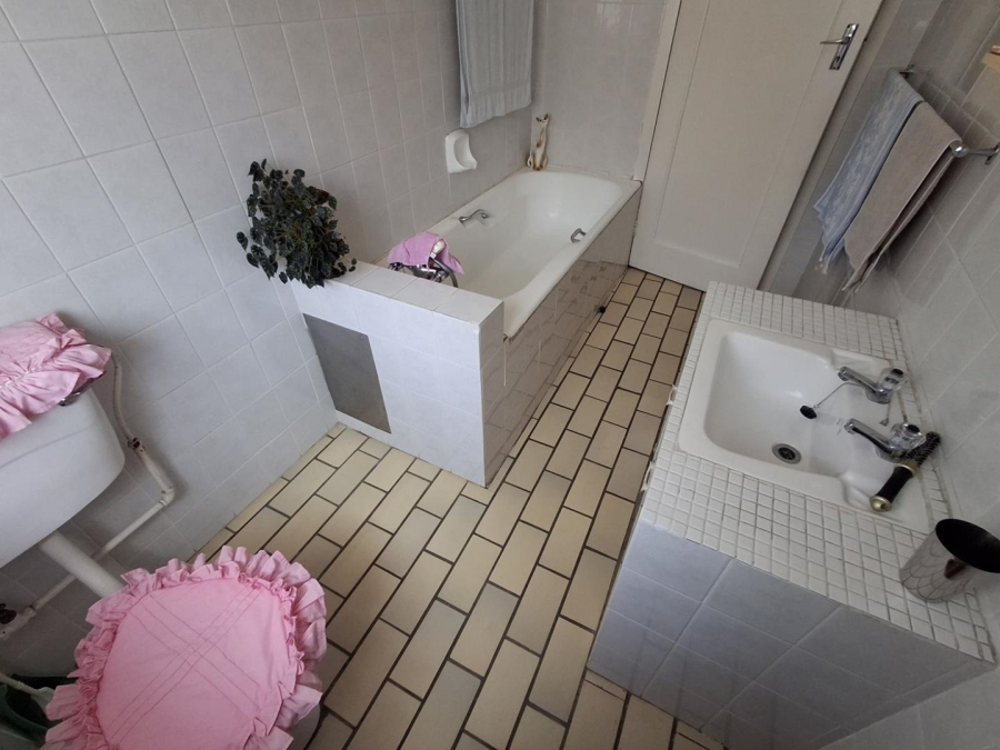 4 Bedroom Property for Sale in Bezuidenhout Valley Gauteng