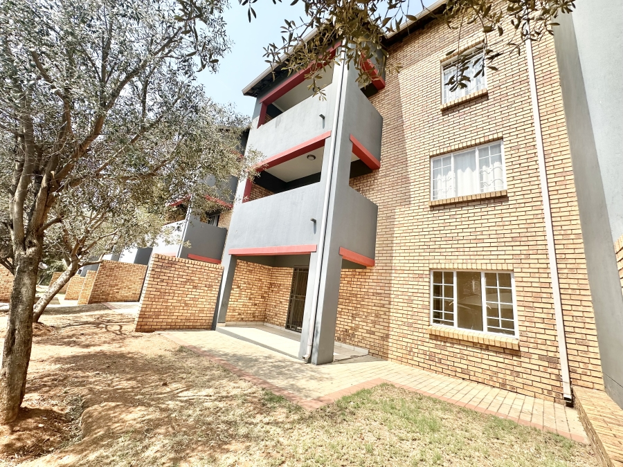 2 Bedroom Property for Sale in Monavoni Gauteng