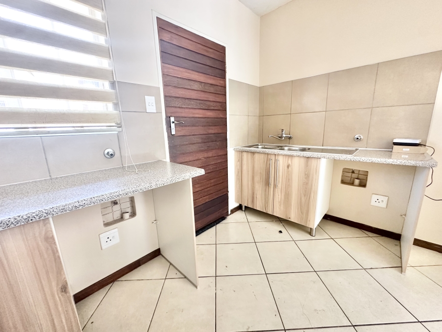 2 Bedroom Property for Sale in Monavoni Gauteng