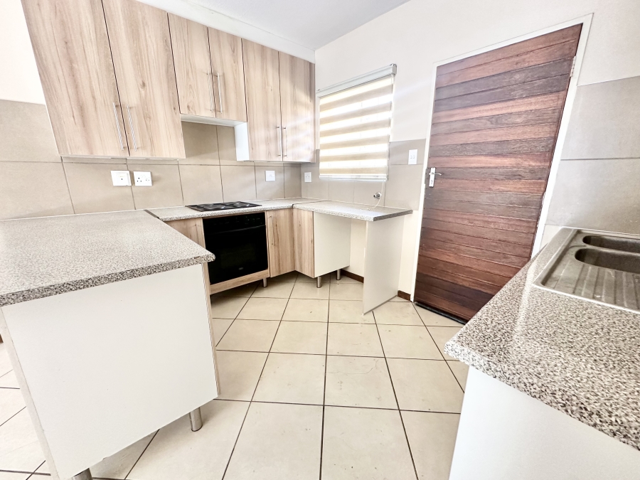 2 Bedroom Property for Sale in Monavoni Gauteng