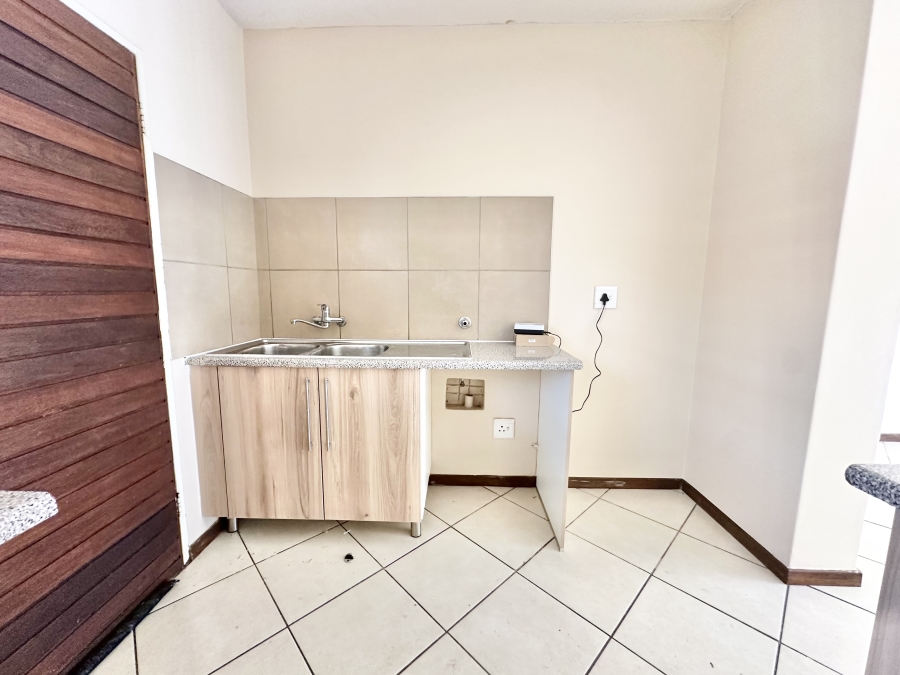 2 Bedroom Property for Sale in Monavoni Gauteng