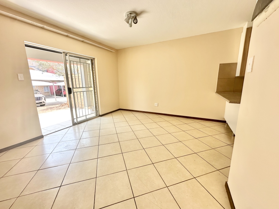 2 Bedroom Property for Sale in Monavoni Gauteng