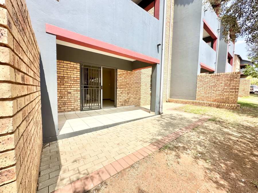 2 Bedroom Property for Sale in Monavoni Gauteng