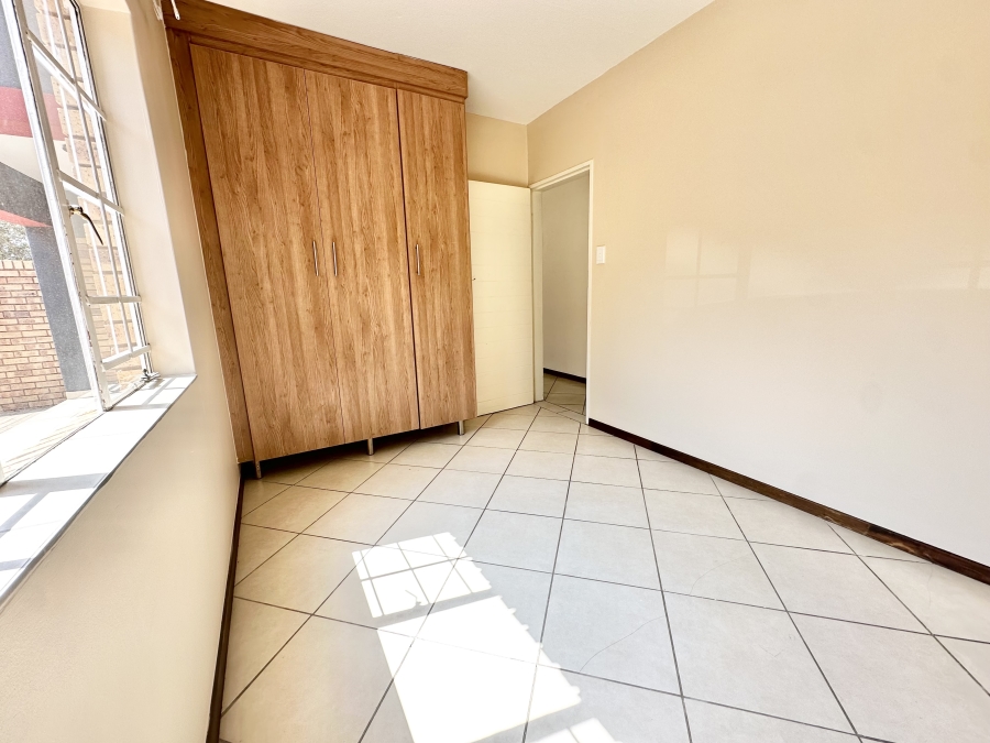 2 Bedroom Property for Sale in Monavoni Gauteng