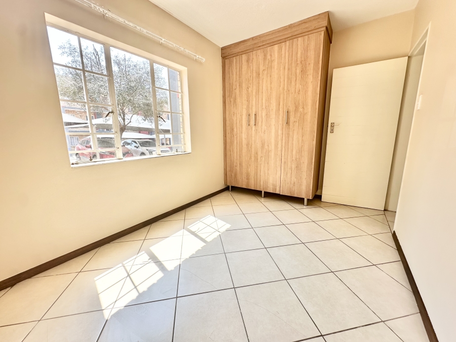 2 Bedroom Property for Sale in Monavoni Gauteng
