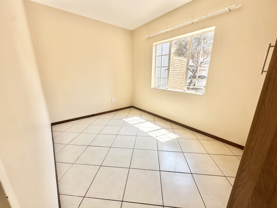 2 Bedroom Property for Sale in Monavoni Gauteng
