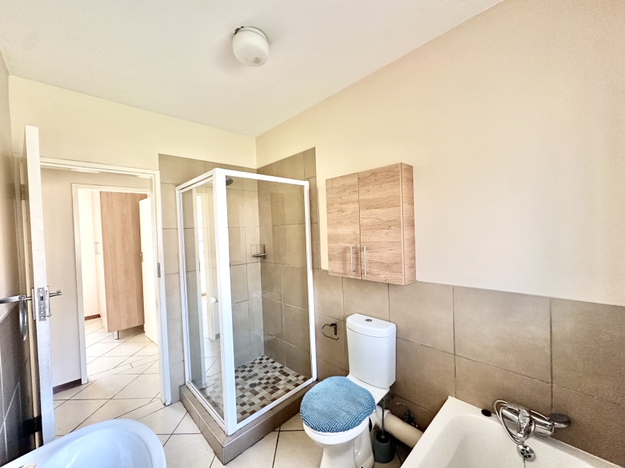 2 Bedroom Property for Sale in Monavoni Gauteng