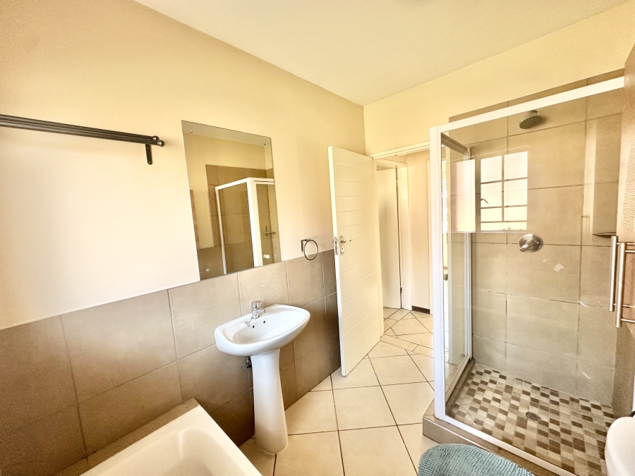 2 Bedroom Property for Sale in Monavoni Gauteng