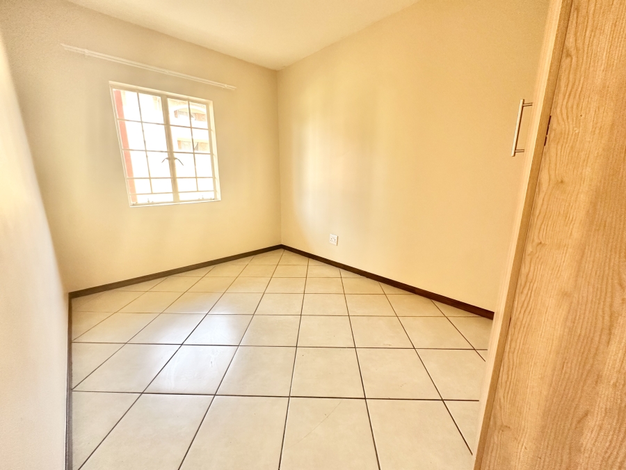 2 Bedroom Property for Sale in Monavoni Gauteng