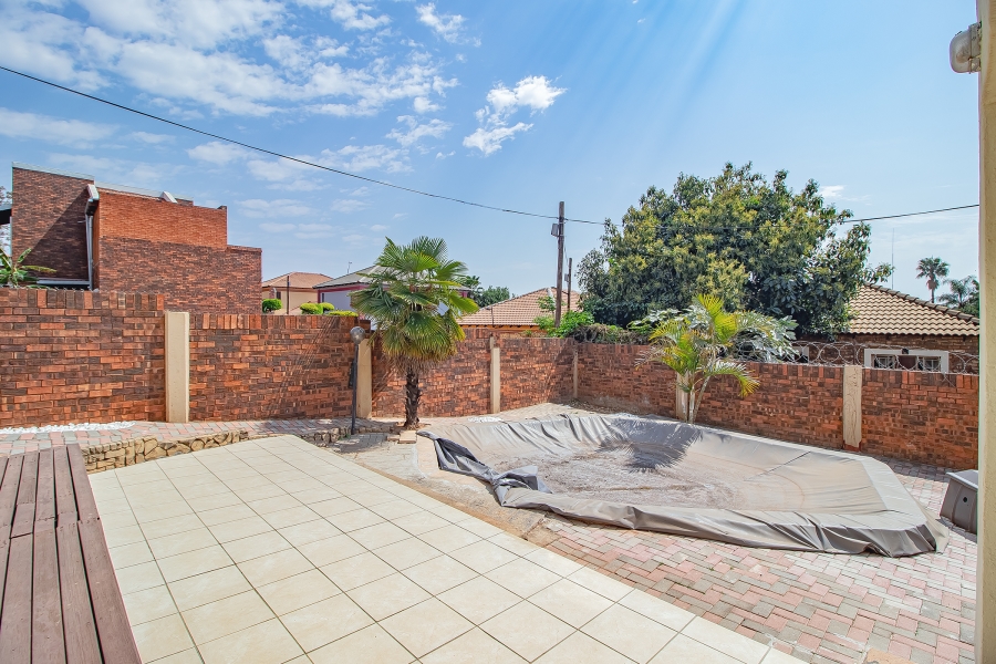 4 Bedroom Property for Sale in Amandasig Gauteng