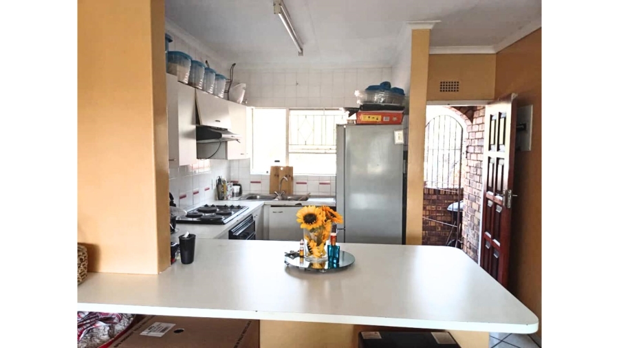 2 Bedroom Property for Sale in Buccleuch Gauteng