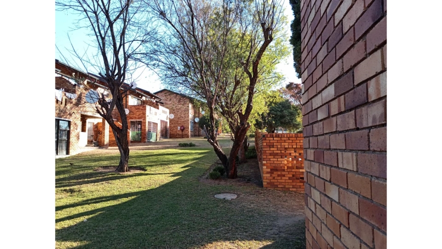 2 Bedroom Property for Sale in Buccleuch Gauteng