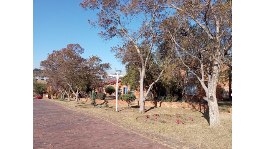 2 Bedroom Property for Sale in Buccleuch Gauteng