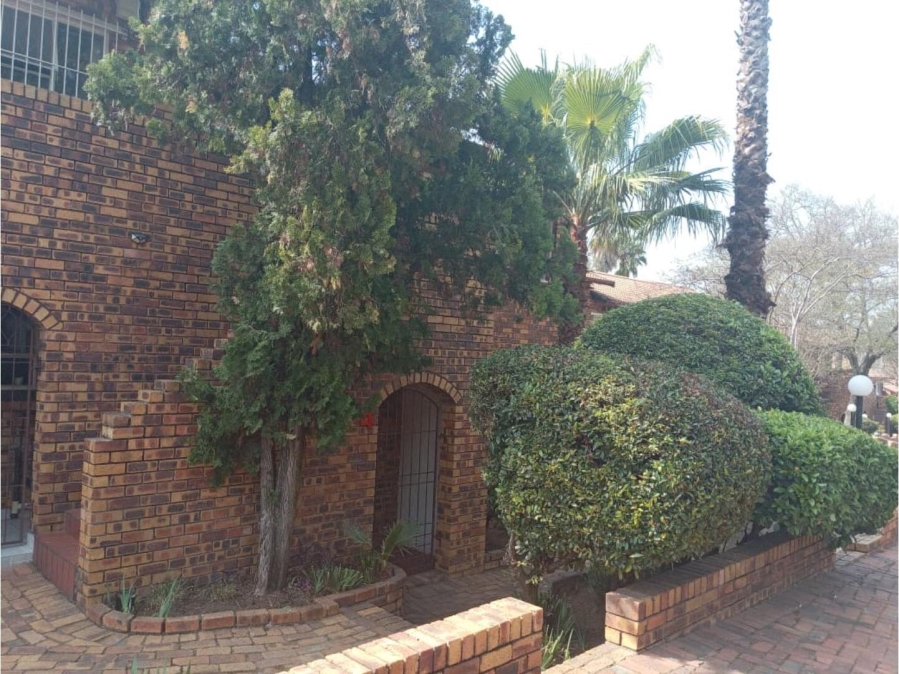 2 Bedroom Property for Sale in Buccleuch Gauteng