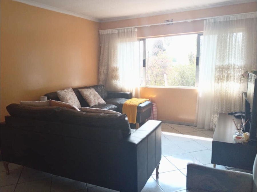 2 Bedroom Property for Sale in Buccleuch Gauteng