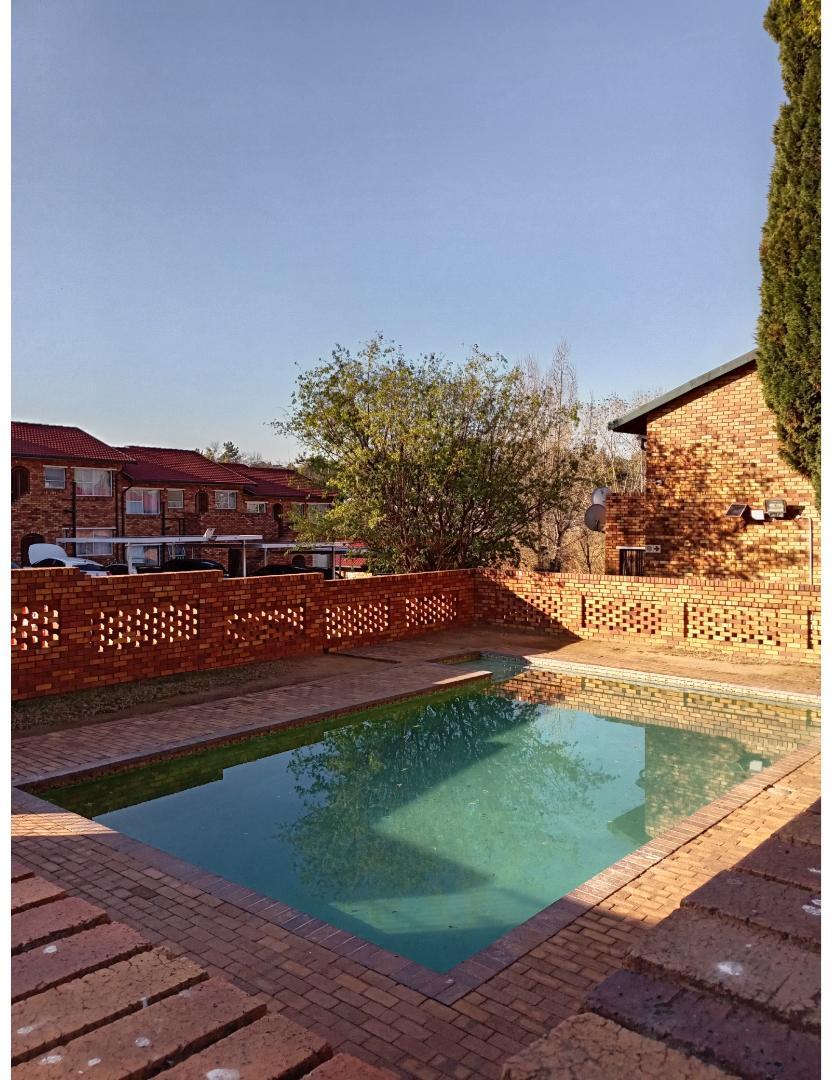 2 Bedroom Property for Sale in Buccleuch Gauteng