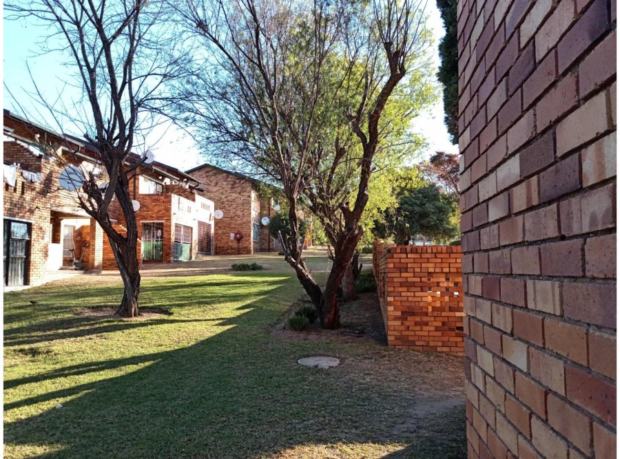 2 Bedroom Property for Sale in Buccleuch Gauteng
