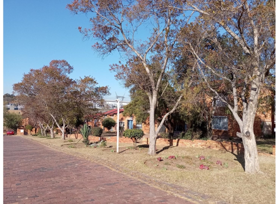 2 Bedroom Property for Sale in Buccleuch Gauteng