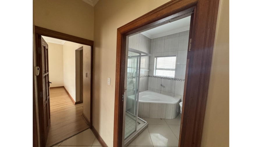 3 Bedroom Property for Sale in Thatchfield Hills Gauteng
