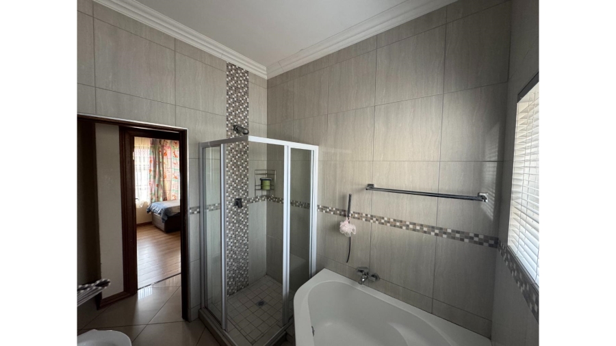 3 Bedroom Property for Sale in Thatchfield Hills Gauteng