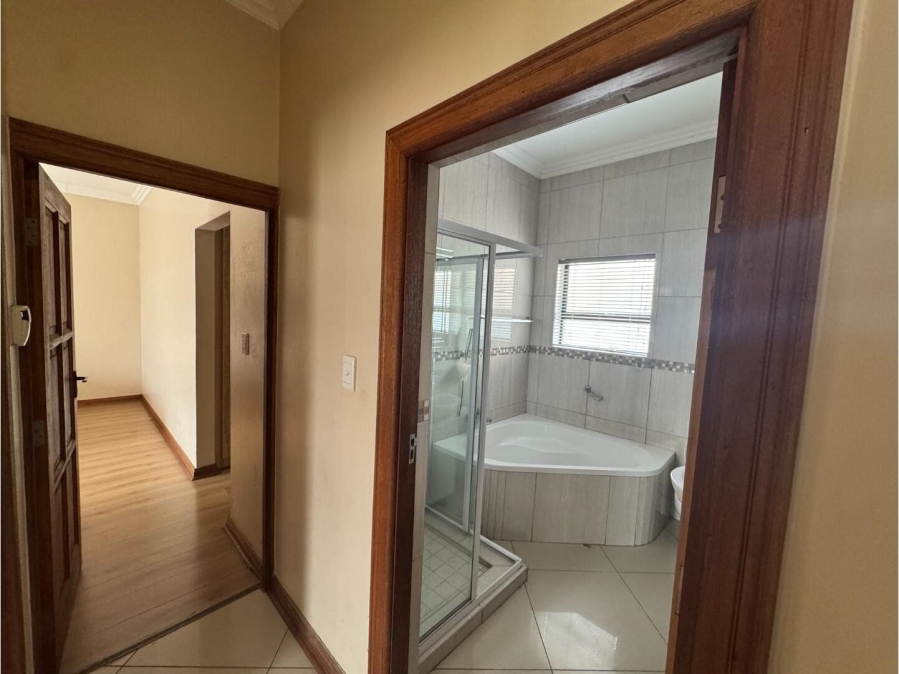 3 Bedroom Property for Sale in Thatchfield Hills Gauteng