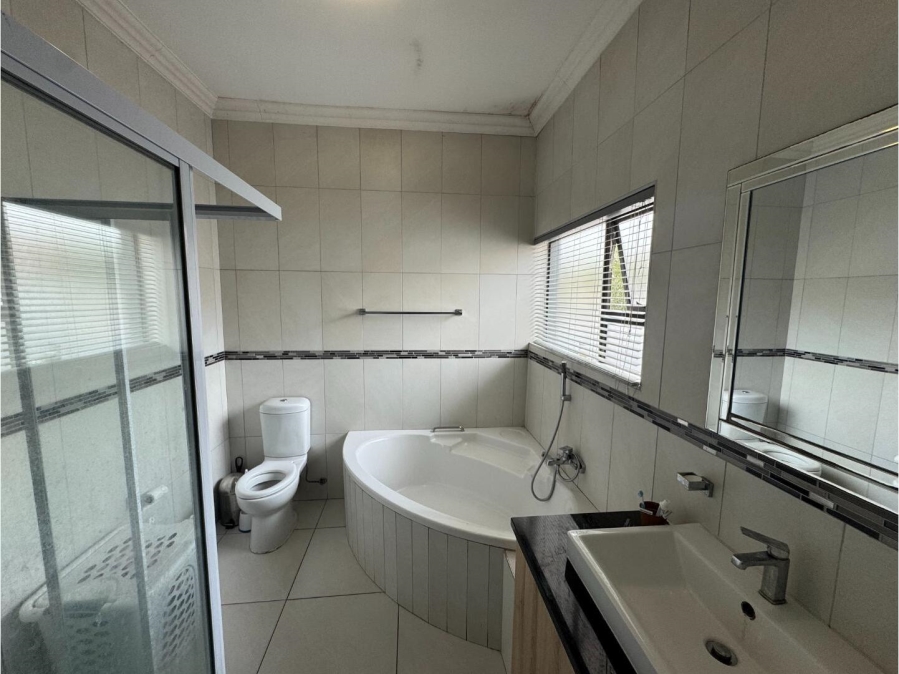 3 Bedroom Property for Sale in Thatchfield Hills Gauteng