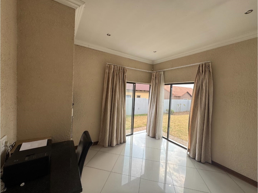 3 Bedroom Property for Sale in Thatchfield Hills Gauteng