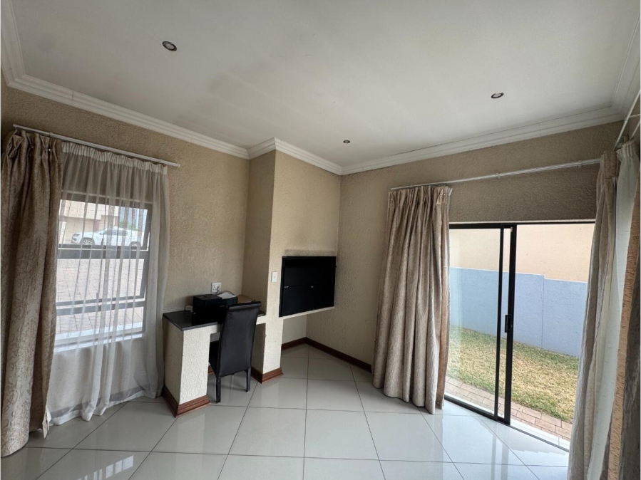 3 Bedroom Property for Sale in Thatchfield Hills Gauteng