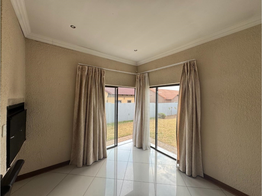 3 Bedroom Property for Sale in Thatchfield Hills Gauteng