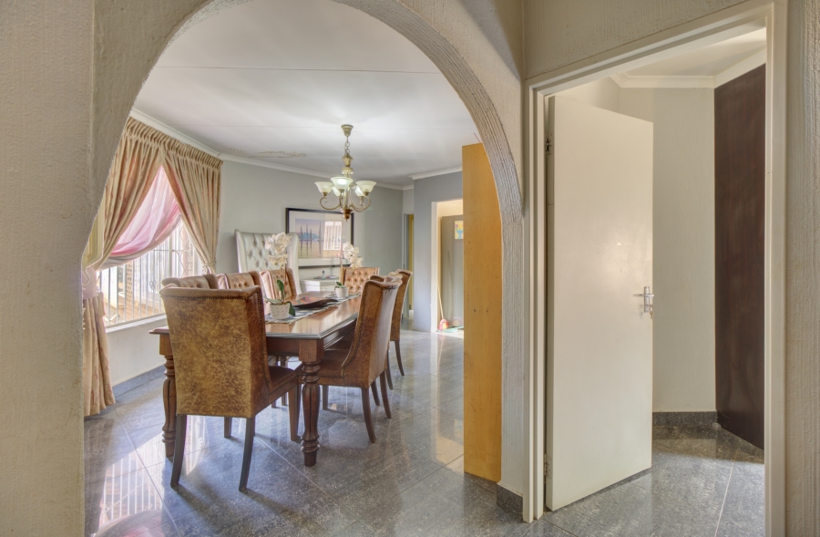 6 Bedroom Property for Sale in Strubensvallei Gauteng