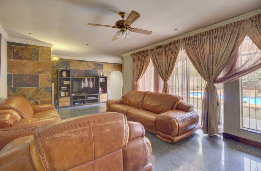 6 Bedroom Property for Sale in Strubensvallei Gauteng