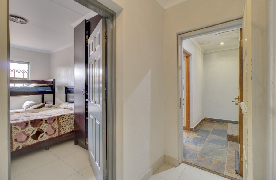 6 Bedroom Property for Sale in Strubensvallei Gauteng